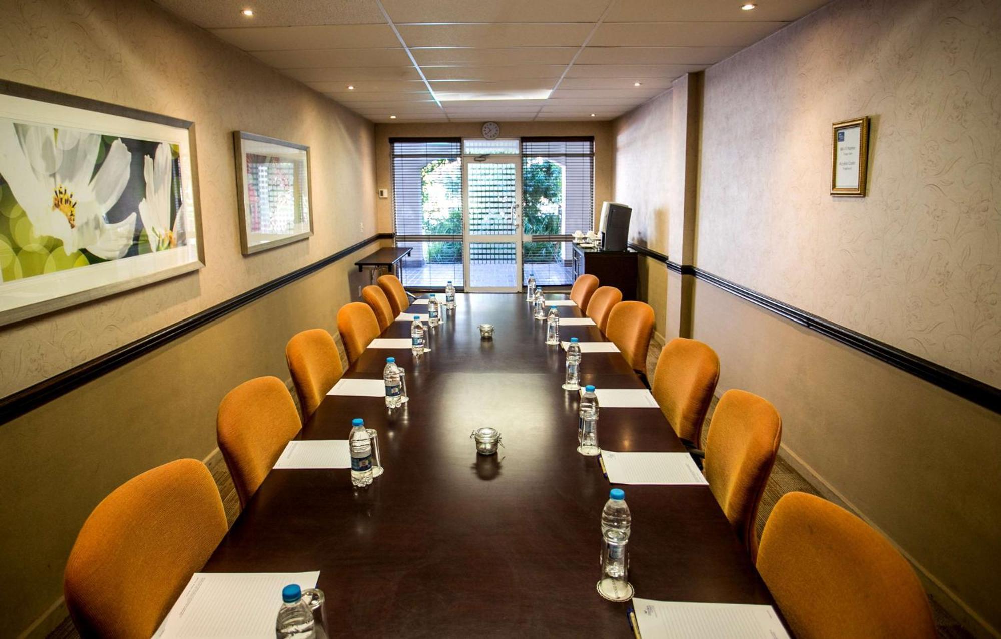 Garden Court Or Tambo International Airport Hotel Kempton Park Ngoại thất bức ảnh