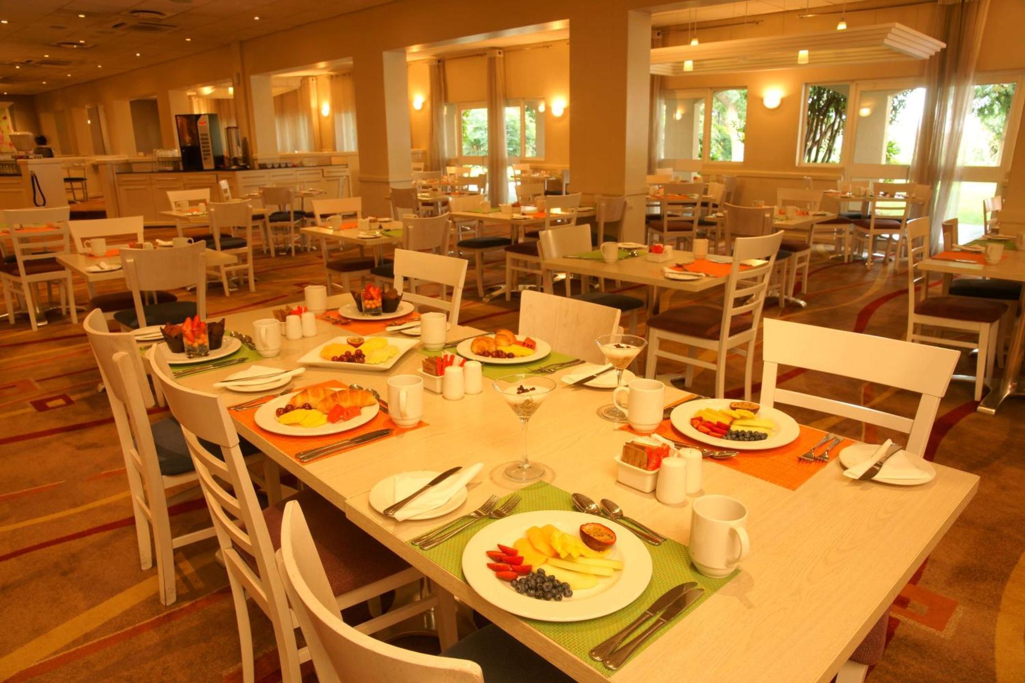 Garden Court Or Tambo International Airport Hotel Kempton Park Ngoại thất bức ảnh